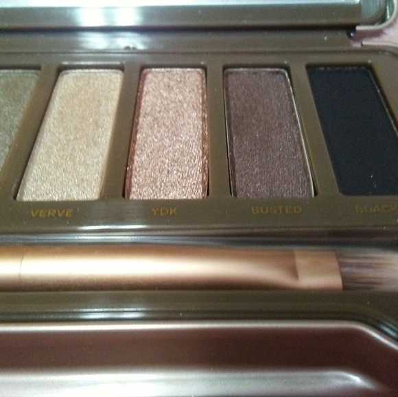 *ONE Left* NIB Urban Decay Naked 2 Shadow Palette - Picture 7 of 8